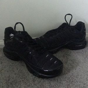 Men’s black sneakers US size 8